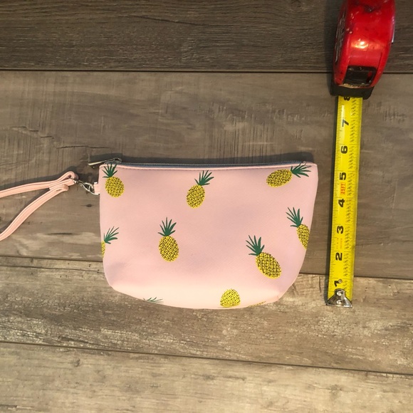 Miniso cosmetic bag. New and oh-so-cute! - Picture 9 of 10